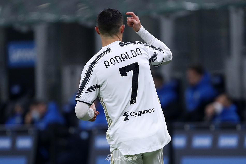 الاتحاد الأردني يطالب التحقق من جنس لاعبة في المنتخب الإيراني للسيدات